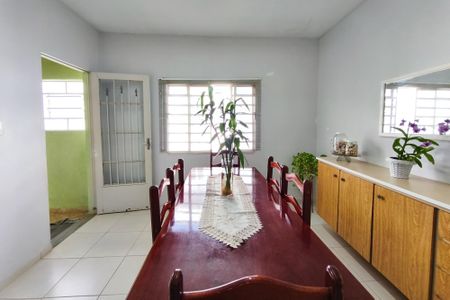 Casa à venda com 180m², 4 quartos e 2 vagas Casa à venda com 180m², 4 quartos e 2 vagasCopa