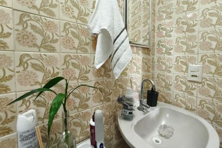 Casa à venda com 180m², 4 quartos e 2 vagas Casa à venda com 180m², 4 quartos e 2 vagasBanheiro