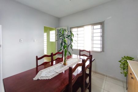 Casa à venda com 180m², 4 quartos e 2 vagas Casa à venda com 180m², 4 quartos e 2 vagasCopa