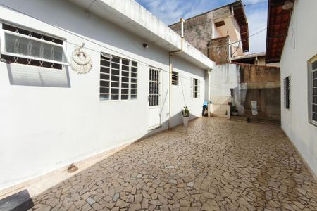 Casa à venda com 180m², 4 quartos e 2 vagas Casa à venda com 180m², 4 quartos e 2 vagasQuintal