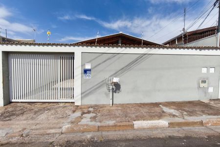 Casa à venda com 180m², 4 quartos e 2 vagas Casa à venda com 180m², 4 quartos e 2 vagasFachada