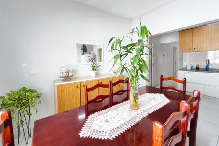 Casa à venda com 180m², 4 quartos e 2 vagas Casa à venda com 180m², 4 quartos e 2 vagasCopa