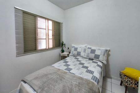 Casa à venda com 180m², 4 quartos e 2 vagas Casa à venda com 180m², 4 quartos e 2 vagasQuarto 2