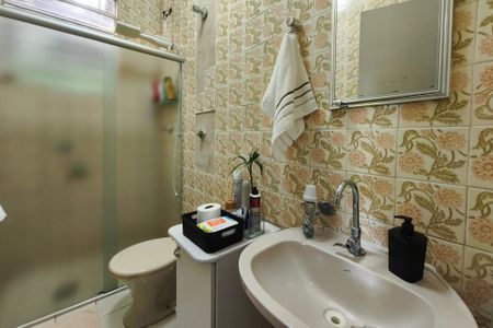 Casa à venda com 180m², 4 quartos e 2 vagas Casa à venda com 180m², 4 quartos e 2 vagasBanheiro