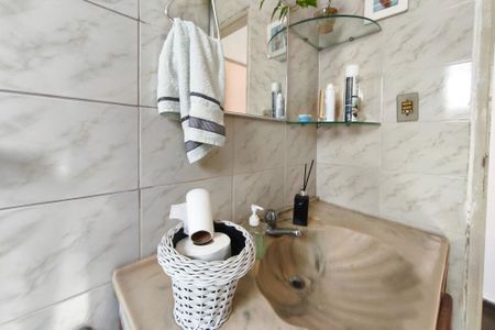 Casa à venda com 180m², 4 quartos e 2 vagas Casa à venda com 180m², 4 quartos e 2 vagasEdícula - Banheiro