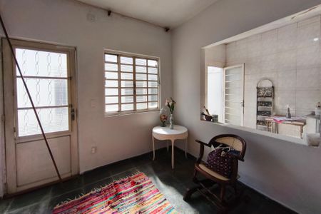 Casa à venda com 180m², 4 quartos e 2 vagas Casa à venda com 180m², 4 quartos e 2 vagasEdícula - Sala