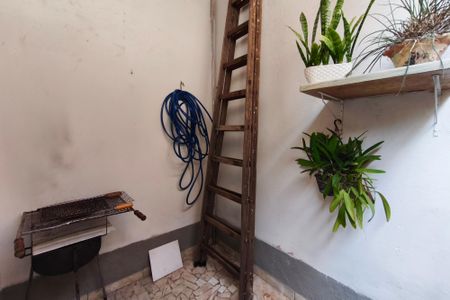 Casa à venda com 180m², 4 quartos e 2 vagas Casa à venda com 180m², 4 quartos e 2 vagasQuintal