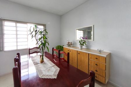 Casa à venda com 180m², 4 quartos e 2 vagas Casa à venda com 180m², 4 quartos e 2 vagasCopa