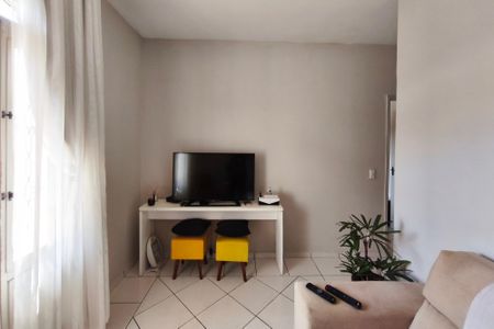 Casa à venda com 180m², 4 quartos e 2 vagas Casa à venda com 180m², 4 quartos e 2 vagasSala de Estar