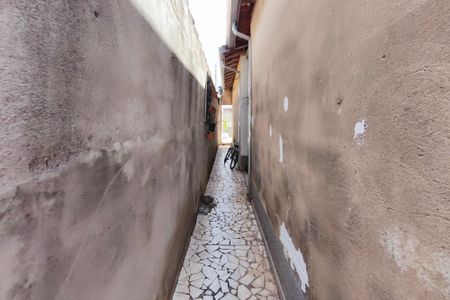 Casa à venda com 180m², 4 quartos e 2 vagas Casa à venda com 180m², 4 quartos e 2 vagasCorredor - Quintal