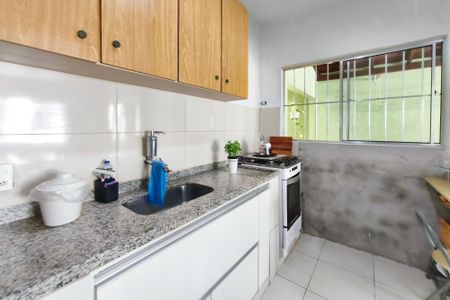 Casa à venda com 180m², 4 quartos e 2 vagas Casa à venda com 180m², 4 quartos e 2 vagasCozinha