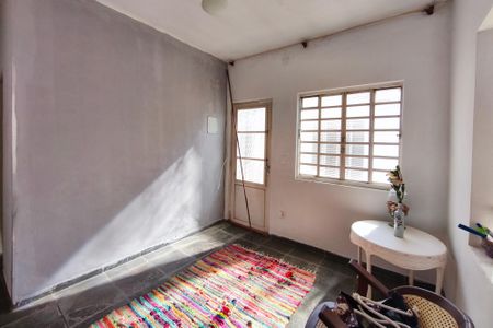 Casa à venda com 180m², 4 quartos e 2 vagas Casa à venda com 180m², 4 quartos e 2 vagasEdícula - Sala