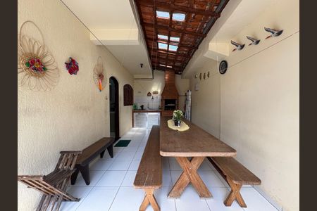 Casa à venda com 147m², 3 quartos e 3 vagas Casa à venda com 147m², 3 quartos e 3 vagasÁrea comum
