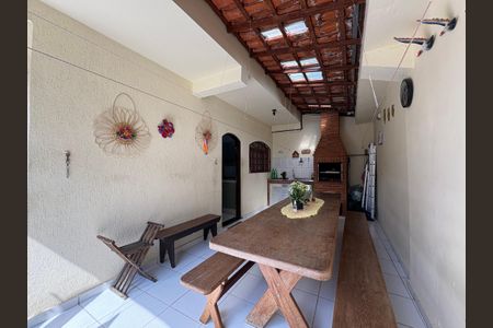 Casa à venda com 147m², 3 quartos e 3 vagas Casa à venda com 147m², 3 quartos e 3 vagasÁrea comum