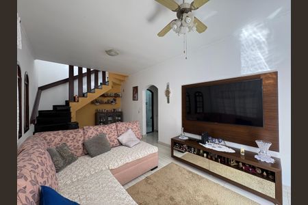Casa à venda com 147m², 3 quartos e 3 vagas Casa à venda com 147m², 3 quartos e 3 vagasSala