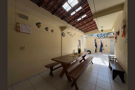 Casa à venda com 147m², 3 quartos e 3 vagas Casa à venda com 147m², 3 quartos e 3 vagasÁrea comum