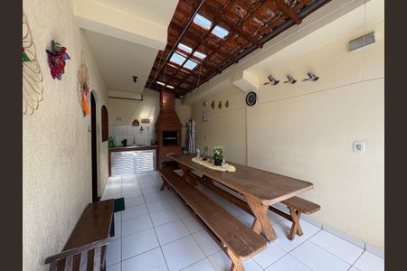 Casa à venda com 147m², 3 quartos e 3 vagas Casa à venda com 147m², 3 quartos e 3 vagasÁrea comum