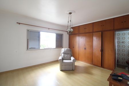 Casa à venda com 240m², 3 quartos e 2 vagasSuíte