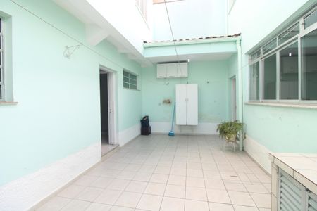 Casa à venda com 240m², 3 quartos e 2 vagasÁrea de Serviço