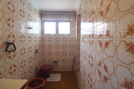 Casa à venda com 240m², 3 quartos e 2 vagasSuíte Banheiro