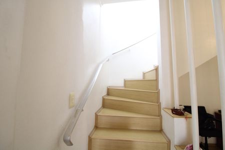 Casa à venda com 240m², 3 quartos e 2 vagasEscada