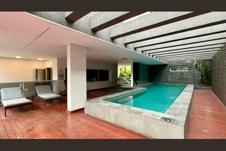 Studio à venda com 30m², 1 quarto e 1 vaga Studio à venda com 30m², 1 quarto e 1 vagaÁrea comum - Piscina