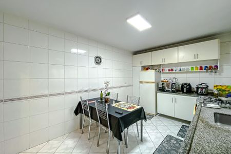 Casa à venda com 120m², 3 quartos e 2 vagas Casa à venda com 120m², 3 quartos e 2 vagasCozinha