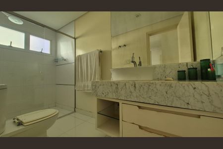 Casa de condomínio à venda com 470m², 3 quartos e 6 vagas Casa de condomínio à venda com 470m², 3 quartos e 6 vagasBanheiro do Quarto 3
