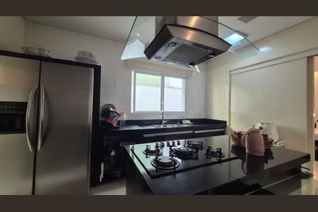 Casa de condomínio à venda com 470m², 3 quartos e 6 vagas Casa de condomínio à venda com 470m², 3 quartos e 6 vagasCozinha