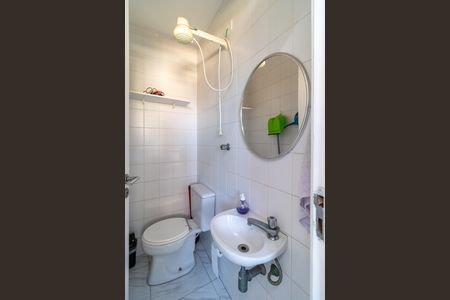 Apartamento à venda com 121m², 4 quartos e 3 vagas Apartamento à venda com 121m², 4 quartos e 3 vagasBanheiro de serviço