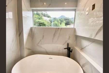 Casa à venda com 430m², 5 quartos e 2 vagas Casa à venda com 430m², 5 quartos e 2 vagasBanheiro da Suíte 2