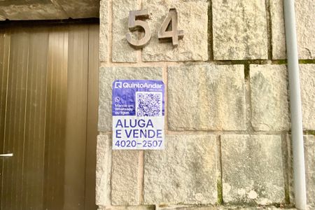 Casa à venda com 430m², 5 quartos e 2 vagas Casa à venda com 430m², 5 quartos e 2 vagasPlaca