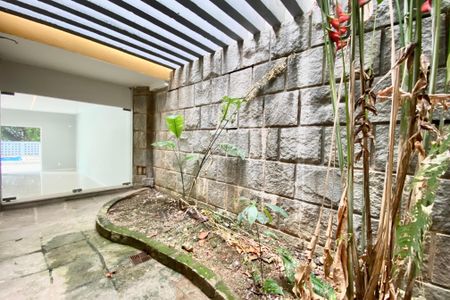 Casa à venda com 430m², 5 quartos e 2 vagas Casa à venda com 430m², 5 quartos e 2 vagasÁrea comum