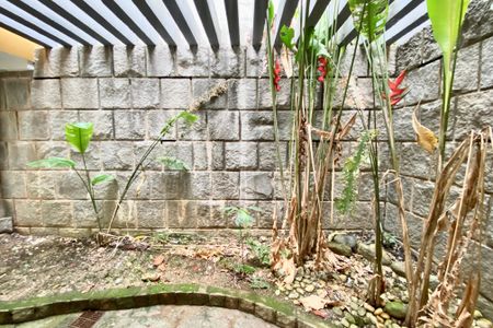 Casa à venda com 430m², 5 quartos e 2 vagas Casa à venda com 430m², 5 quartos e 2 vagasÁrea comum