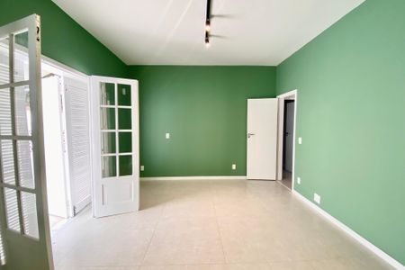 Casa à venda com 430m², 5 quartos e 2 vagas Casa à venda com 430m², 5 quartos e 2 vagasQuarto 1