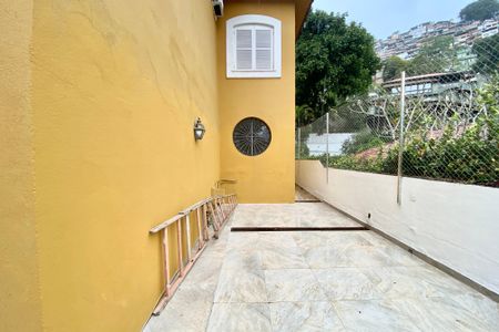 Casa à venda com 430m², 5 quartos e 2 vagas Casa à venda com 430m², 5 quartos e 2 vagasÁrea comum