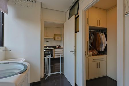 Apartamento à venda com 147m², 4 quartos e 3 vagas Apartamento à venda com 147m², 4 quartos e 3 vagasÁrea de Serviço
