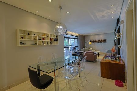 Apartamento à venda com 147m², 4 quartos e 3 vagas Apartamento à venda com 147m², 4 quartos e 3 vagasSala