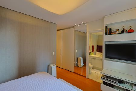 Apartamento à venda com 147m², 4 quartos e 3 vagas Apartamento à venda com 147m², 4 quartos e 3 vagasSuíte 2