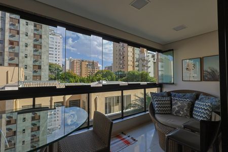 Apartamento à venda com 147m², 4 quartos e 3 vagas Apartamento à venda com 147m², 4 quartos e 3 vagasSala