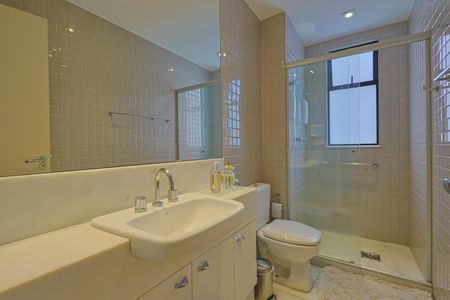 Apartamento à venda com 147m², 4 quartos e 3 vagas Apartamento à venda com 147m², 4 quartos e 3 vagasBanheiro Social