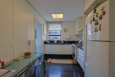 Apartamento à venda com 147m², 4 quartos e 3 vagas Apartamento à venda com 147m², 4 quartos e 3 vagasCozinha