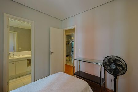 Apartamento à venda com 147m², 4 quartos e 3 vagas Apartamento à venda com 147m², 4 quartos e 3 vagasSuíte 1