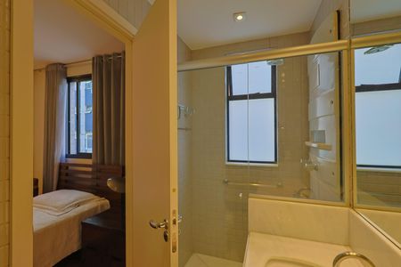 Apartamento à venda com 147m², 4 quartos e 3 vagas Apartamento à venda com 147m², 4 quartos e 3 vagasBanheiro da Suíte 1