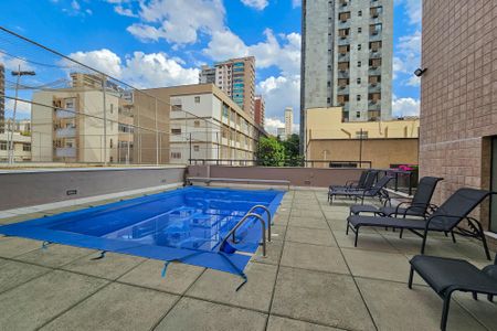 Apartamento à venda com 147m², 4 quartos e 3 vagas Apartamento à venda com 147m², 4 quartos e 3 vagasÁrea comum - Piscina