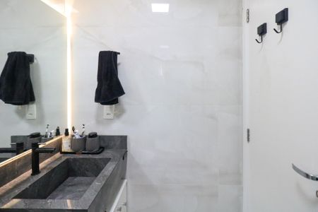 Apartamento à venda com 80m², 2 quartos e 1 vaga Apartamento à venda com 80m², 2 quartos e 1 vagaBanheiro