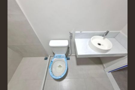 Banheiro  de kitnet/studio para alugar com 1 quarto, 59m² em Lapa, Rio de Janeiro