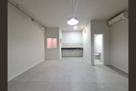 Sala/Cozinha de kitnet/studio para alugar com 1 quarto, 59m² em Lapa, Rio de Janeiro