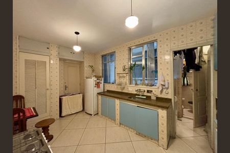 Apartamento à venda com 145m², 3 quartos e sem vaga Apartamento à venda com 145m², 3 quartos e sem vagaCozinha e Área de Serviço