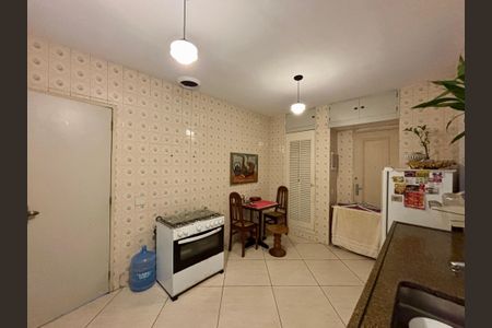 Apartamento à venda com 145m², 3 quartos e sem vaga Apartamento à venda com 145m², 3 quartos e sem vagaCozinha e Área de Serviço